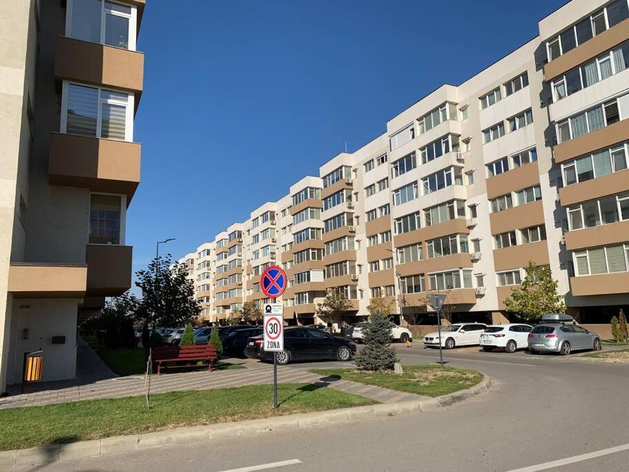 Lovely Bacau 1 Bedroom Apartment Esterno foto