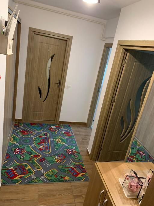 Lovely Bacau 1 Bedroom Apartment Esterno foto