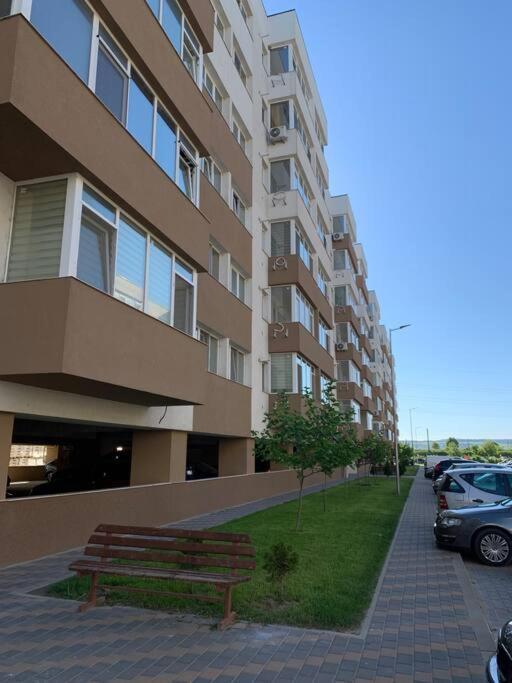 Lovely Bacau 1 Bedroom Apartment Esterno foto