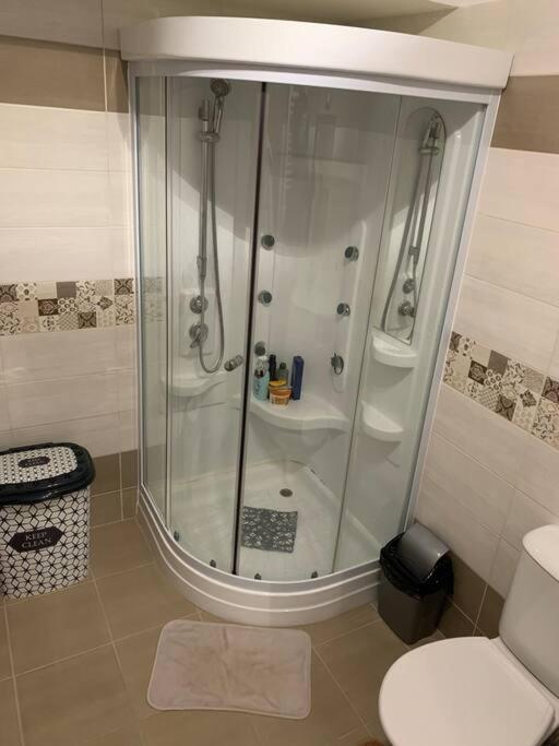 Lovely Bacau 1 Bedroom Apartment Esterno foto