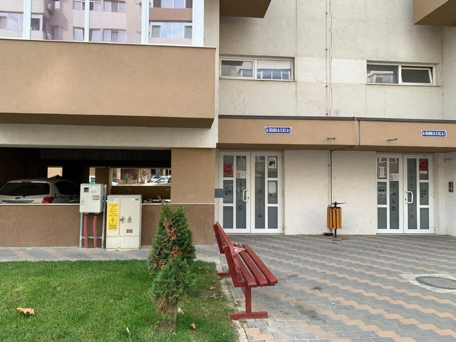 Lovely Bacau 1 Bedroom Apartment Esterno foto